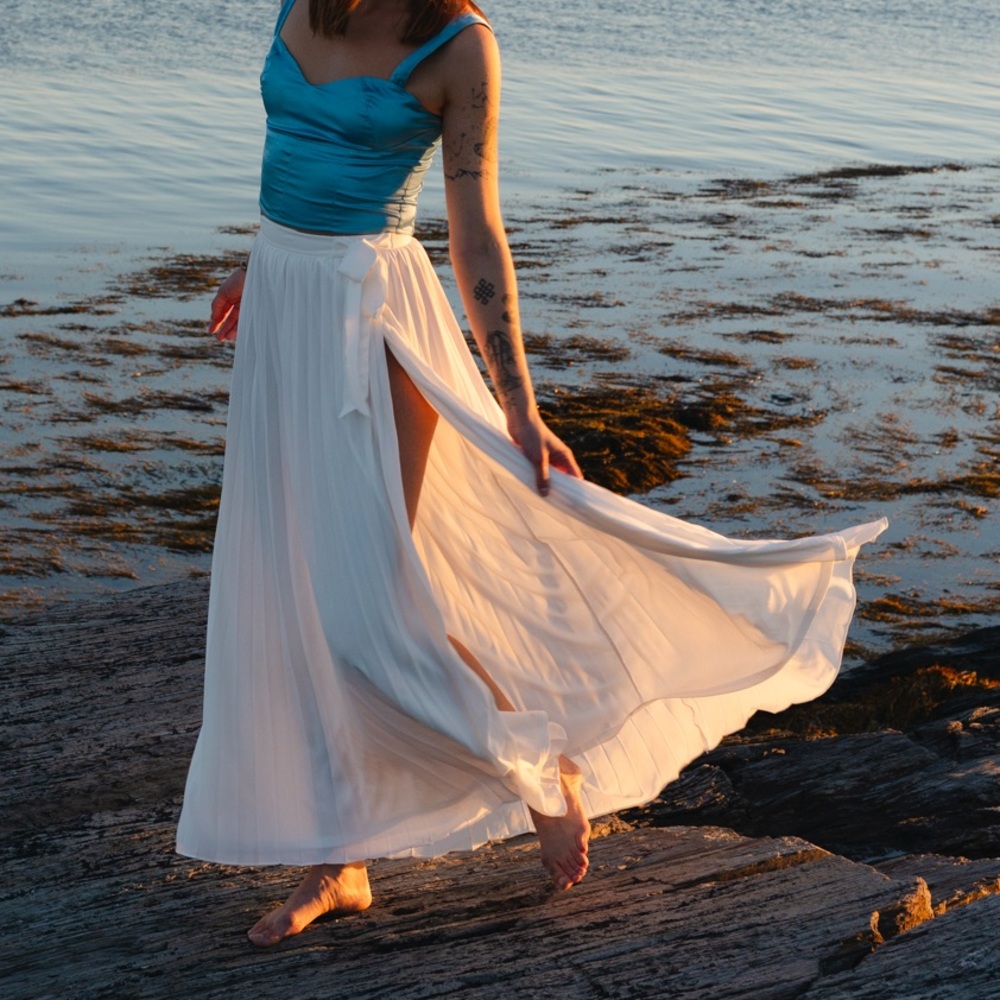 Elegant White Maxi Skirt Tall Friendly (size medium)